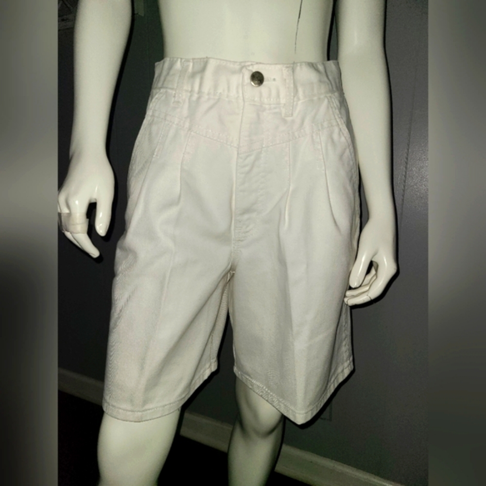Vintage Size 10 Chic White Denim Shorts. Front Yoke and Pleats!